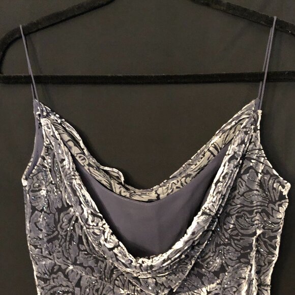 Stunning Carmen Marc Valvo beaded Velvet Gown: Size 12 - Picture 12 of 16